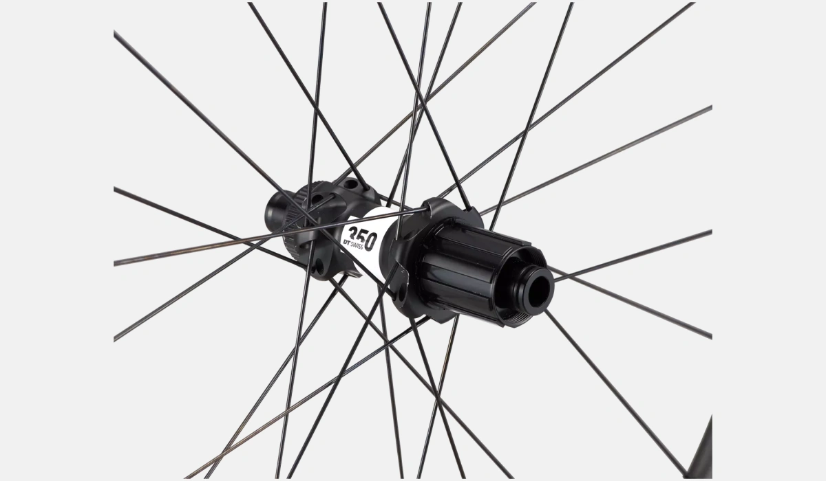 30021 510 WHL RAPIDE CL TUBELESS FRONT SATIN CARBON SATIN BLK 700C REAR HUB 1