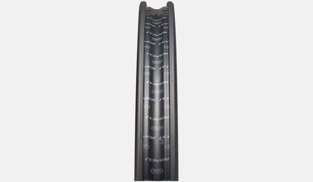 30022 590 WHL RAPIDE CLX TUBELESS SATIN CARBON GLOSS BLK 700C WIDTH