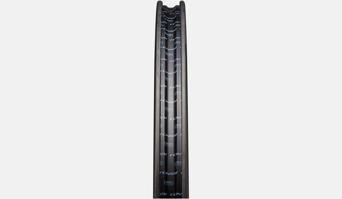 30026 640 WHL RAPIDE CL III 700C FRONT SATIN CARBON SATIN WIDTH scaled