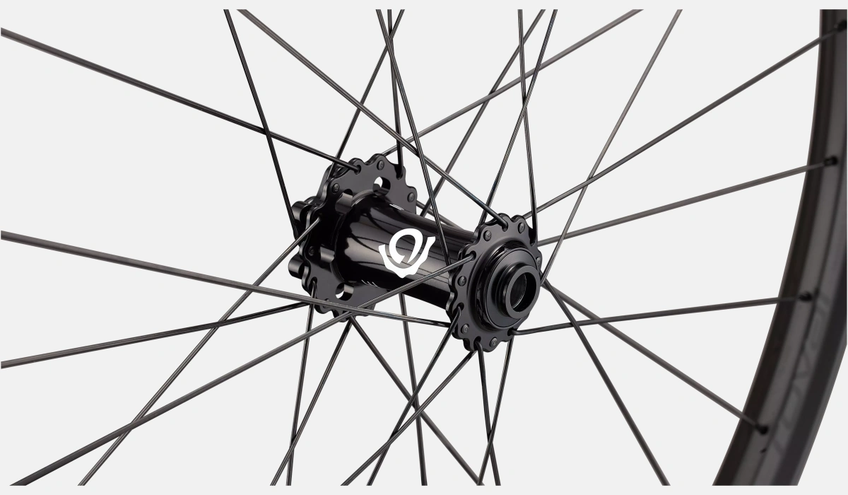 30125 810 TRAVERSE SL II HYDRA 6B 29 FRONT 28H SATIN CARBON SATIN BLK FRONT HUB PDP scaled