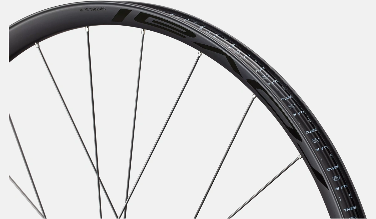 30126 321 CONTROL SL VI SOLIX 29 REAR 24H SATIN CARBON GLOSS BLK DEPTH scaled