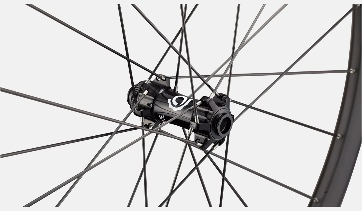 30126 321 CONTROL SL VI SOLIX 29 REAR 24H SATIN CARBON GLOSS BLK FRONT HUB scaled