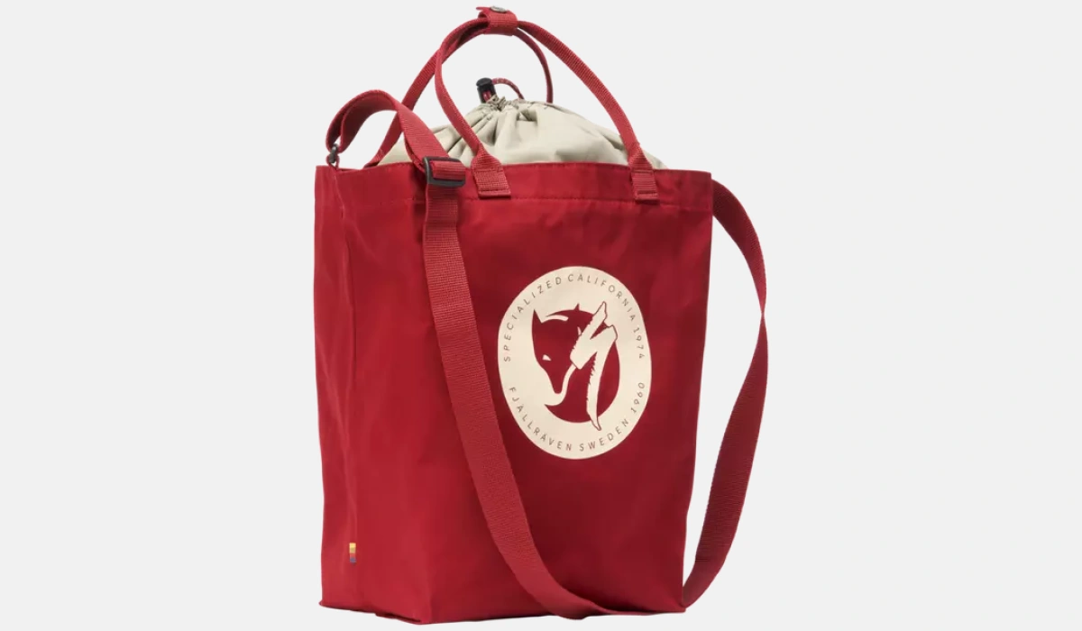 41122 646 BAG S F CAVE TOTE OX RED PLP HERO