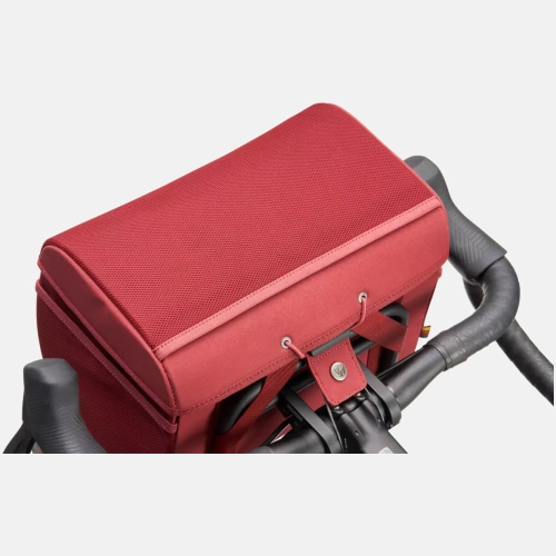 41123 683 BAG S F HANDLEBAR BAG OX RED DETAIL1