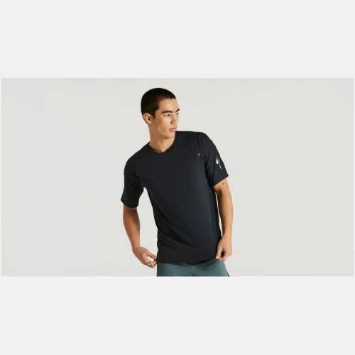 64021-000_APP_TRAIL-AIR-JERSEY-SS-MEN-BLK-M_FRONT 64021 000 APP TRAIL AIR JERSEY SS MEN BLK M FRONT