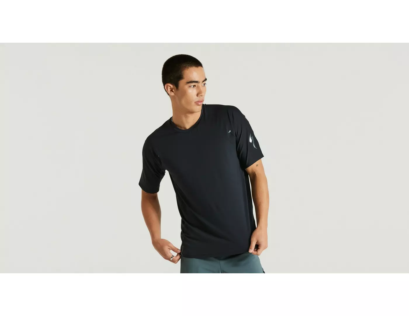 64021-000_APP_TRAIL-AIR-JERSEY-SS-MEN-BLK-M_FRONT 64021 000 APP TRAIL AIR JERSEY SS MEN BLK M FRONT