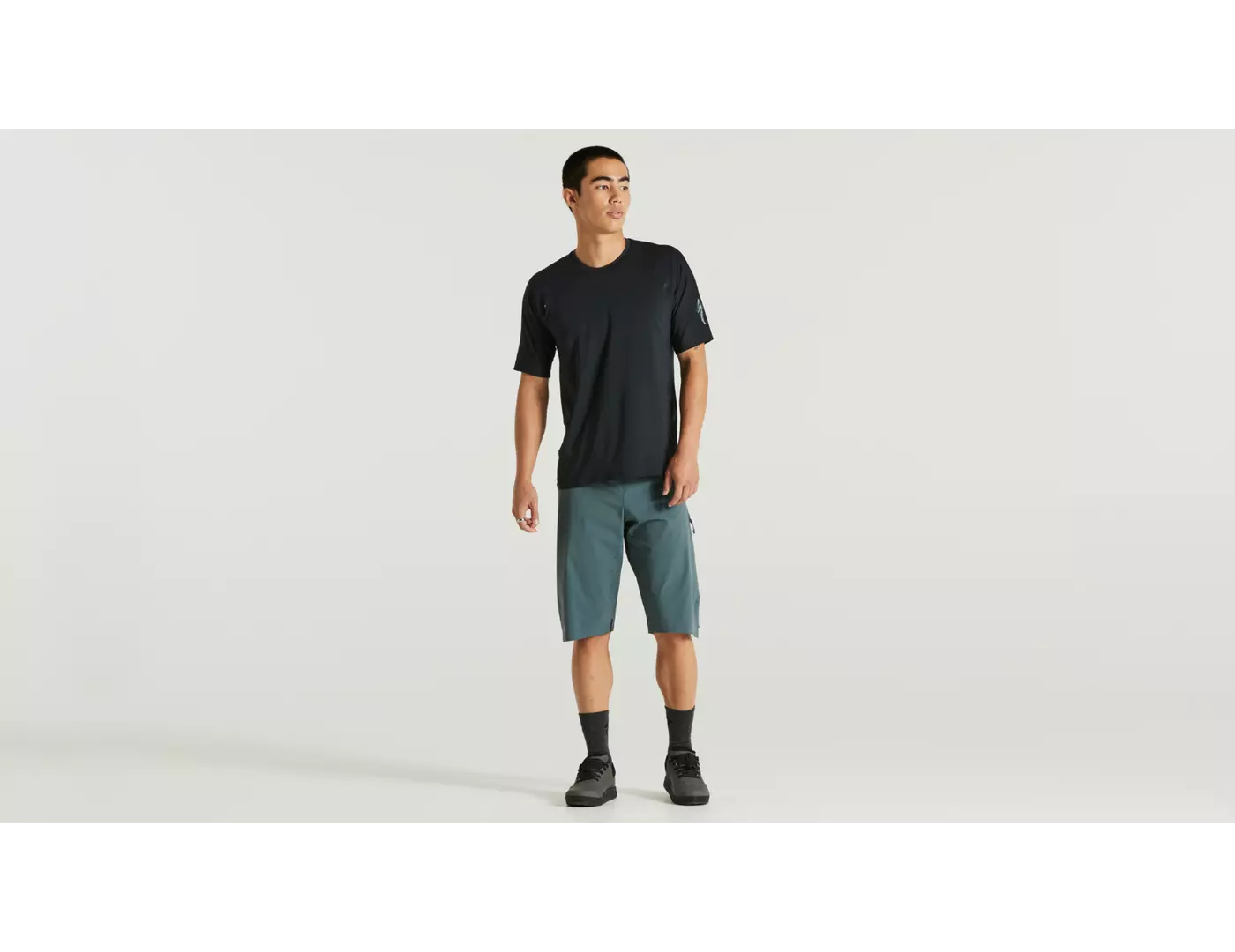 64021-000_APP_TRAIL-AIR-JERSEY-SS-MEN-BLK-M_HERO 64021 000 APP TRAIL AIR JERSEY SS MEN BLK M HERO