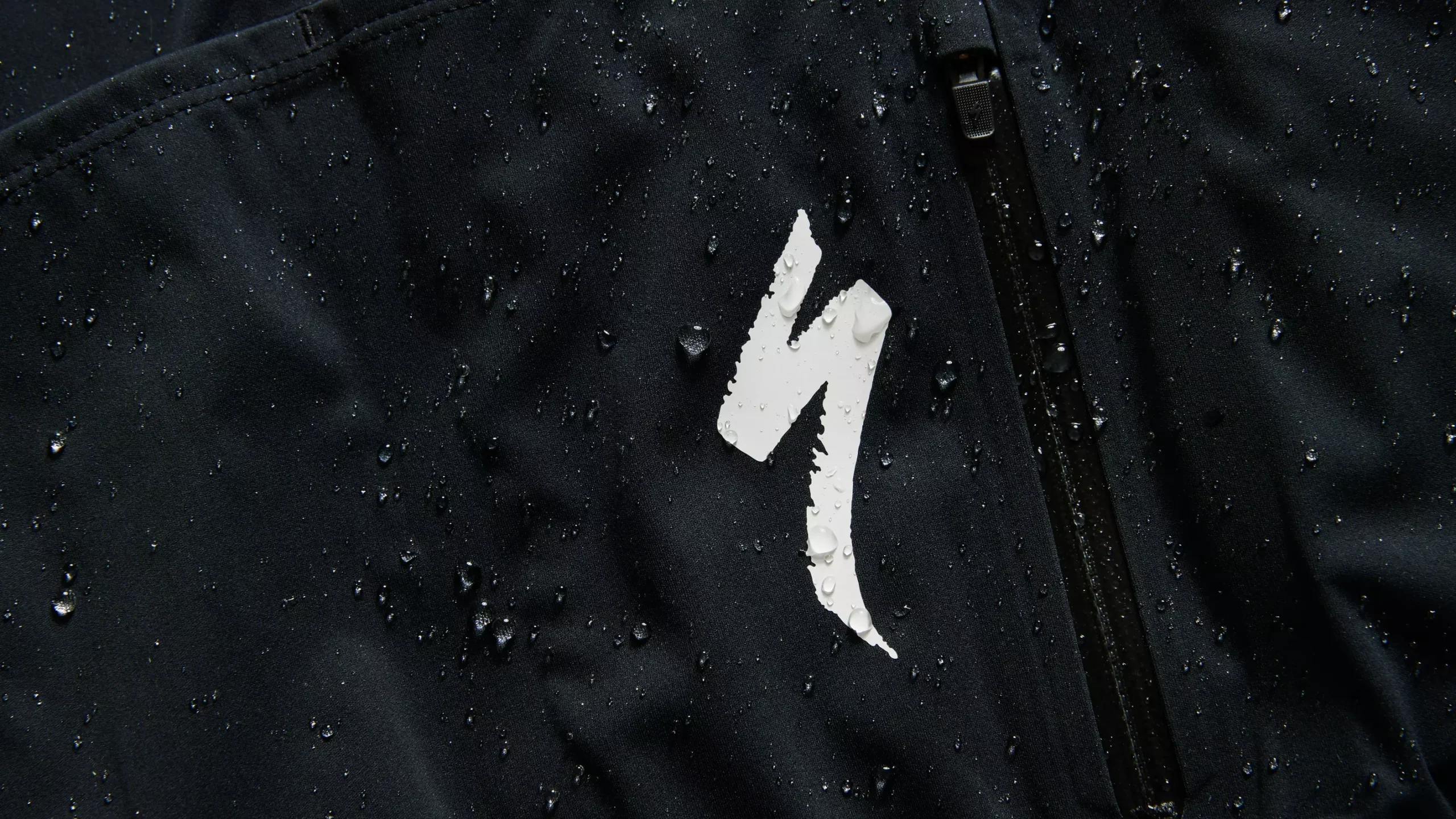 64022 090 APP SL PRO RAIN JERSEY SS MEN BLK 1 scaled