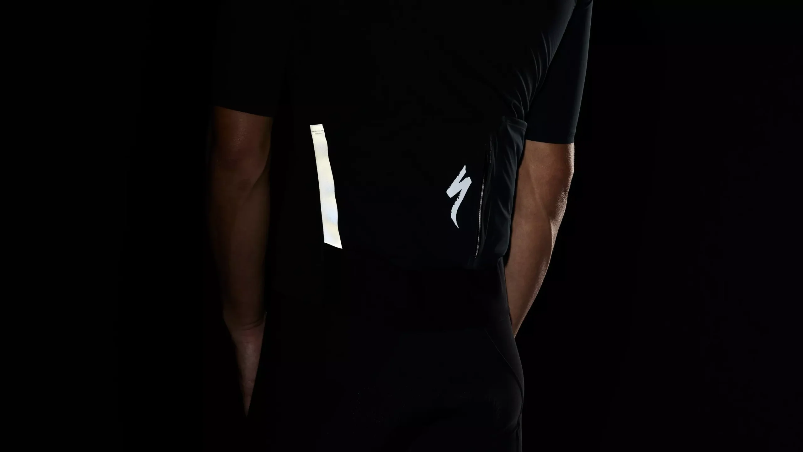 64022 090 APP SL PRO RAIN JERSEY SS MEN BLK 2 scaled