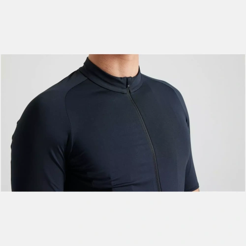 64023-780_APP_FOUNDATION-JERSEY-SS-MEN-BLK_DETAIL1 64023 780 APP FOUNDATION JERSEY SS MEN BLK DETAIL1