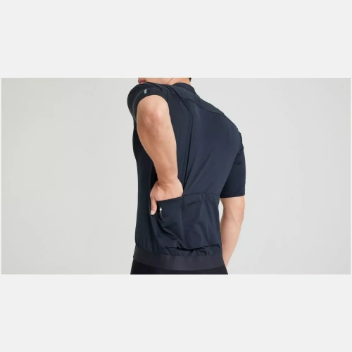 64023-780_APP_FOUNDATION-JERSEY-SS-MEN-BLK_DETAIL2 64023 780 APP FOUNDATION JERSEY SS MEN BLK DETAIL2