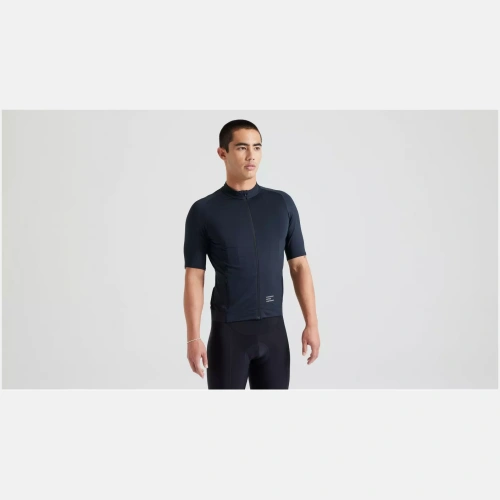 64023-780_APP_FOUNDATION-JERSEY-SS-MEN-BLK_FRONT-3-4 64023 780 APP FOUNDATION JERSEY SS MEN BLK FRONT 3 4