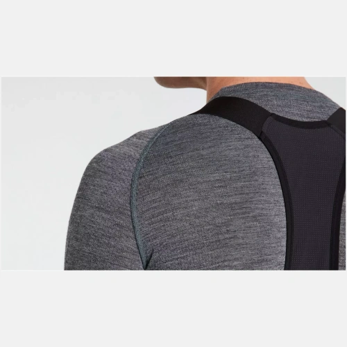 64122-050_APP_SEAMLESS-MERINO-BASELAYER-LS-MEN-GRY-S-M_DETAIL2 64122 050 APP SEAMLESS MERINO BASELAYER LS MEN GRY S M DETAIL2