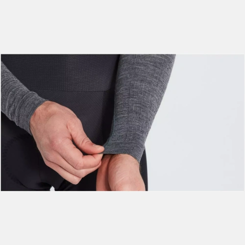 64122-050_APP_SEAMLESS-MERINO-BASELAYER-LS-MEN-GRY-S-M_DETAIL3 64122 050 APP SEAMLESS MERINO BASELAYER LS MEN GRY S M DETAIL3
