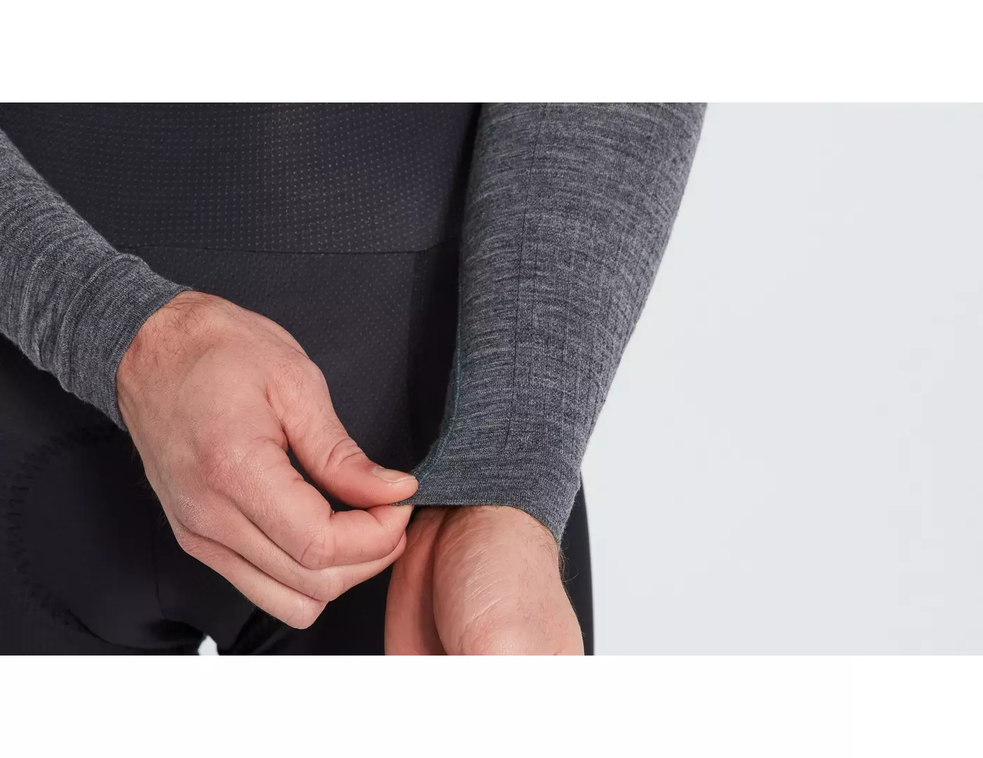 64122-050_APP_SEAMLESS-MERINO-BASELAYER-LS-MEN-GRY-S-M_DETAIL3 64122 050 APP SEAMLESS MERINO BASELAYER LS MEN GRY S M DETAIL3