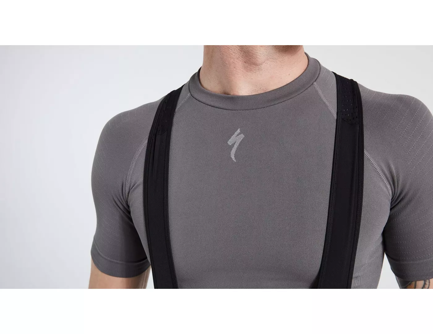 64122-085_APP_SEAMLESS-BASELAYER-SS-MEN-GRY-S-M_DETAIL1 64122 085 APP SEAMLESS BASELAYER SS MEN GRY S M DETAIL1