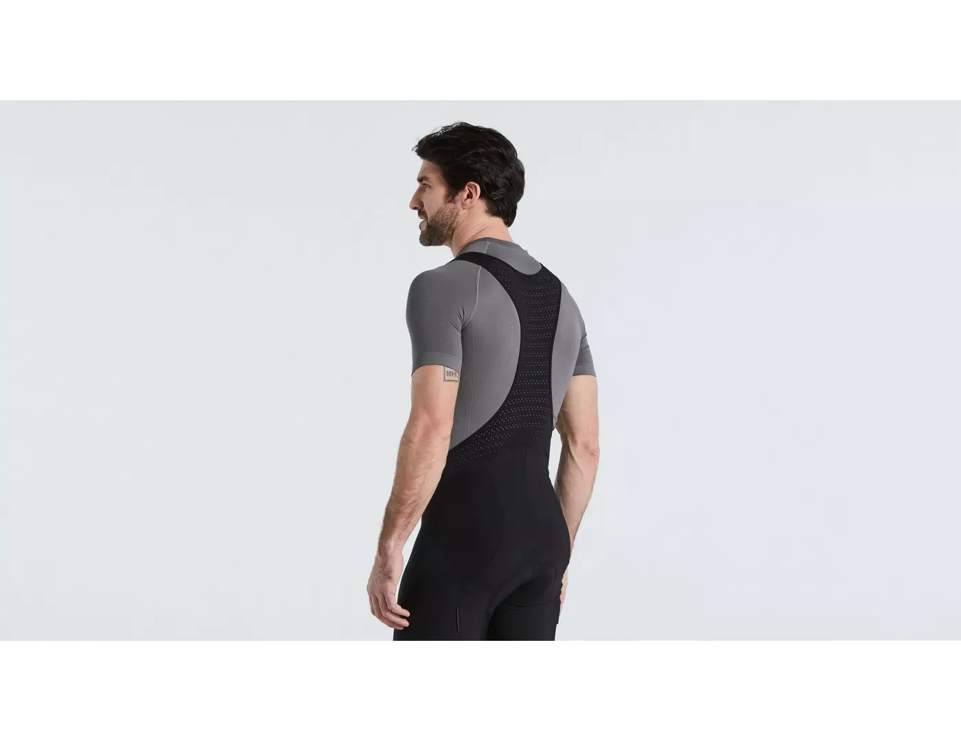 64122-085_APP_SEAMLESS-BASELAYER-SS-MEN-GRY-S-M_REAR-3-4 64122 085 APP SEAMLESS BASELAYER SS MEN GRY S M REAR 3 4