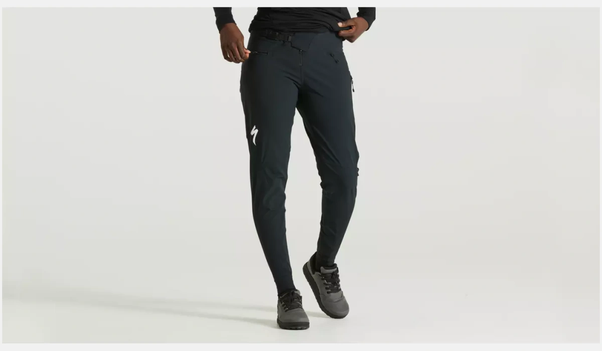 64221 060 APP TRAIL PANTS BLK 32 FRONT