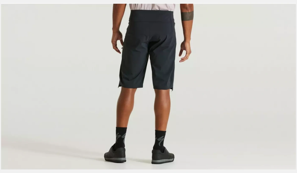 64221 360 APP TRAIL AIR SHORT MEN BLK 32 BACK