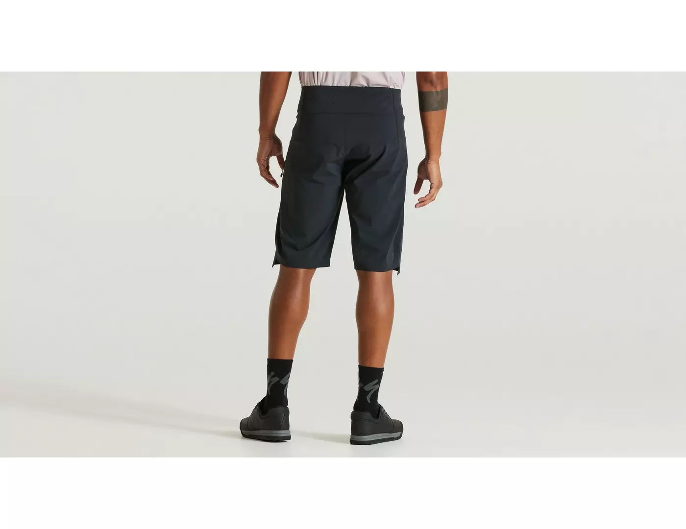 64221-360_APP_TRAIL-AIR-SHORT-MEN-BLK-32_BACK 64221 360 APP TRAIL AIR SHORT MEN BLK 32 BACK