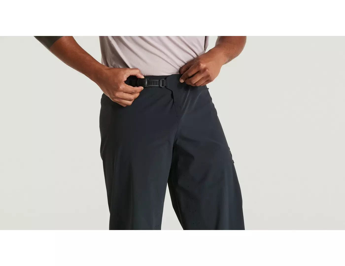 64221-360_APP_TRAIL-AIR-SHORT-MEN-BLK-32_DETAIL1 64221 360 APP TRAIL AIR SHORT MEN BLK 32 DETAIL1