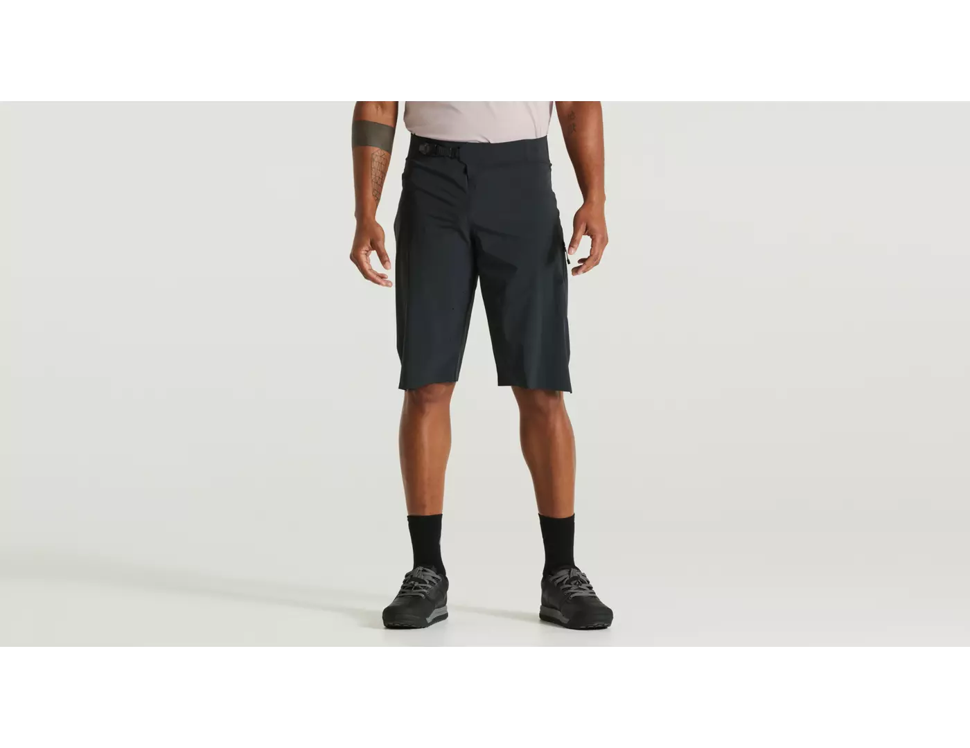 64221-360_APP_TRAIL-AIR-SHORT-MEN-BLK-32_FRONT 64221 360 APP TRAIL AIR SHORT MEN BLK 32 FRONT
