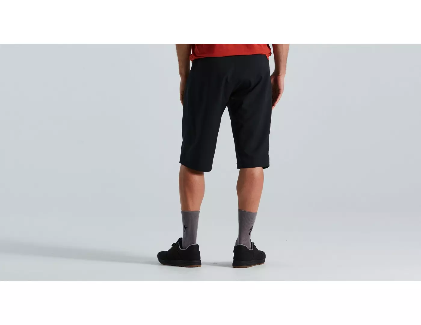 64221 8003 APP TRAIL SHORT W LINER MEN BLK 32 BACK