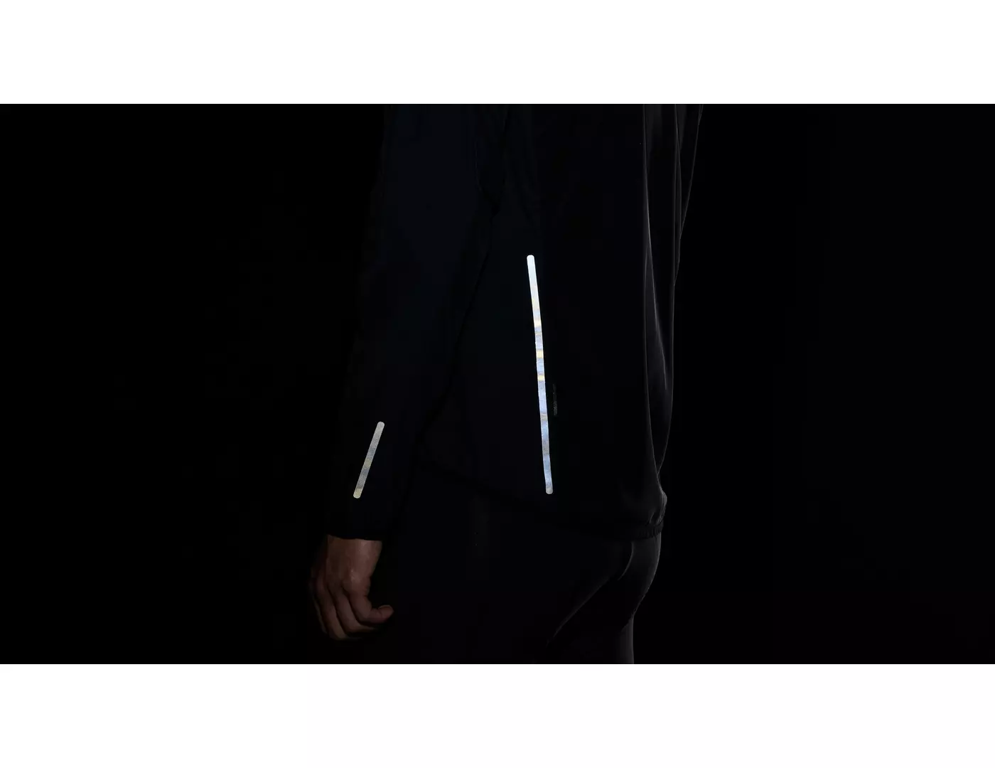 64421-690_APP_RACE-SERIES-WIND-JACKET-MEN-BLK-M_DETAIL3 64421 690 APP RACE SERIES WIND JACKET MEN BLK M DETAIL3