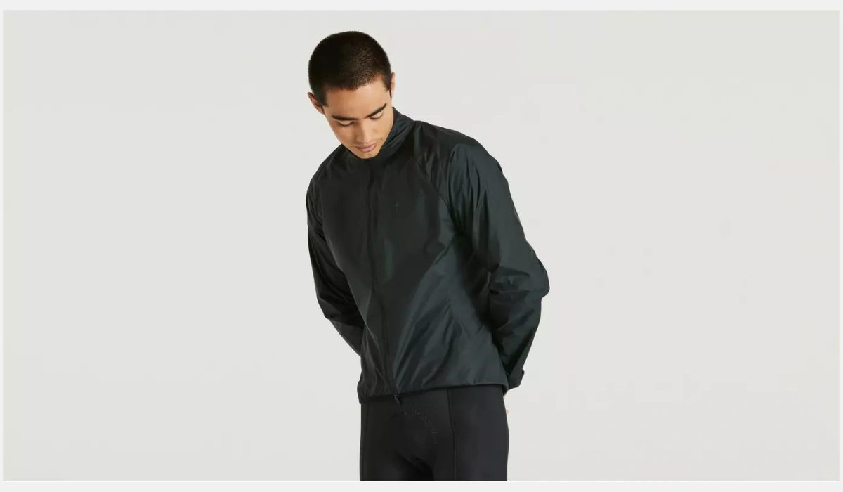 64421 690 APP RACE SERIES WIND JACKET MEN BLK M FRONT 3 4