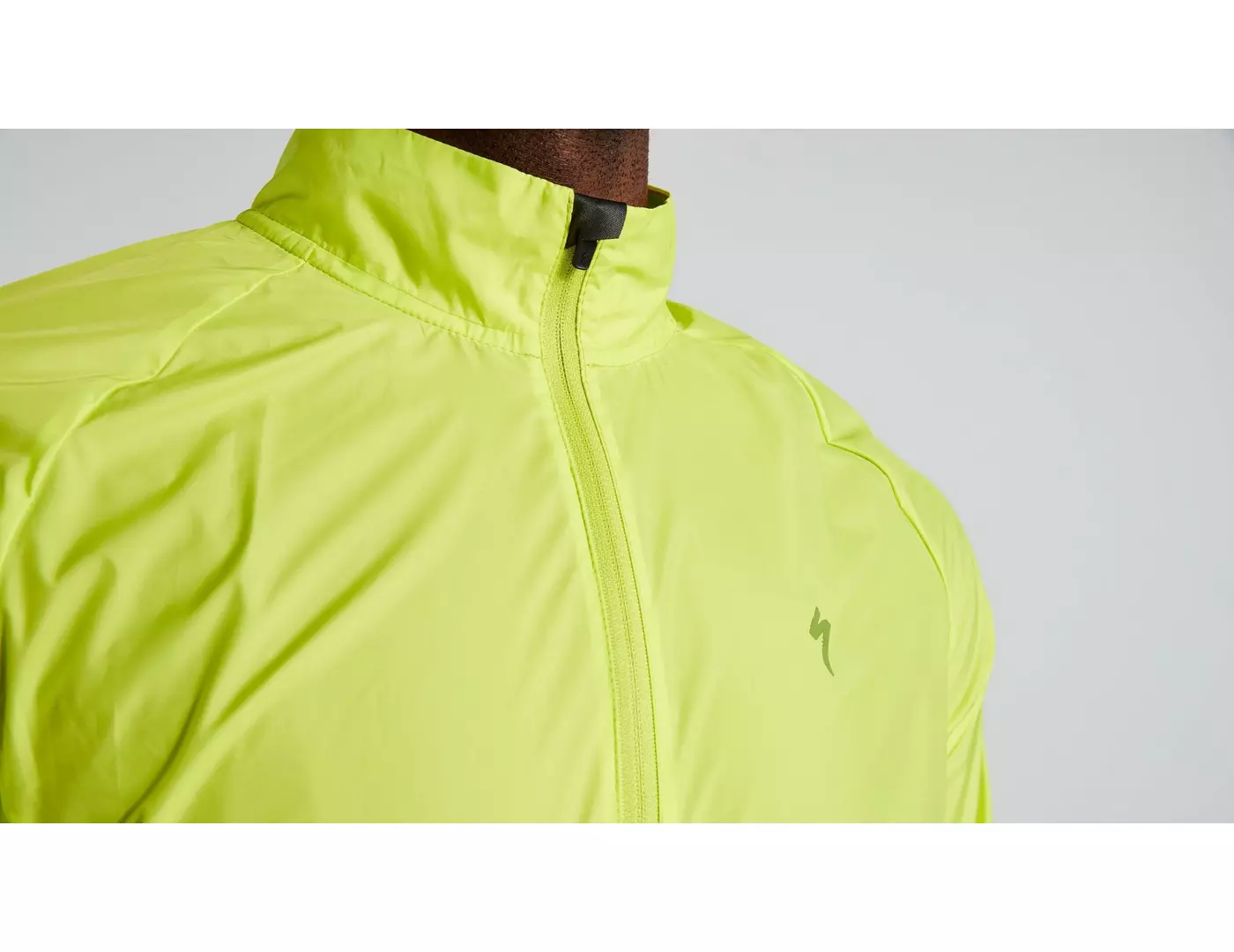 64421-700_APP_RACE-SERIES-WIND-JACKET-MEN-HYPERVIZ-M_DETAIL1 64421 700 APP RACE SERIES WIND JACKET MEN HYPERVIZ M DETAIL1