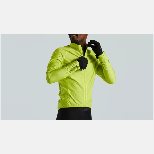 64421-700_APP_RACE-SERIES-WIND-JACKET-MEN-HYPERVIZ-M_FRONT-3-4 64421 700 APP RACE SERIES WIND JACKET MEN HYPERVIZ M FRONT 3 4