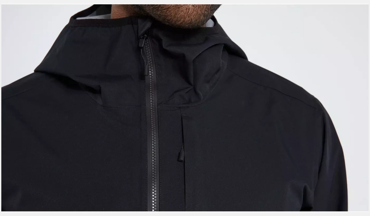 64422 810 APP TRAIL RAIN JACKET MEN BLK M DETAIL1