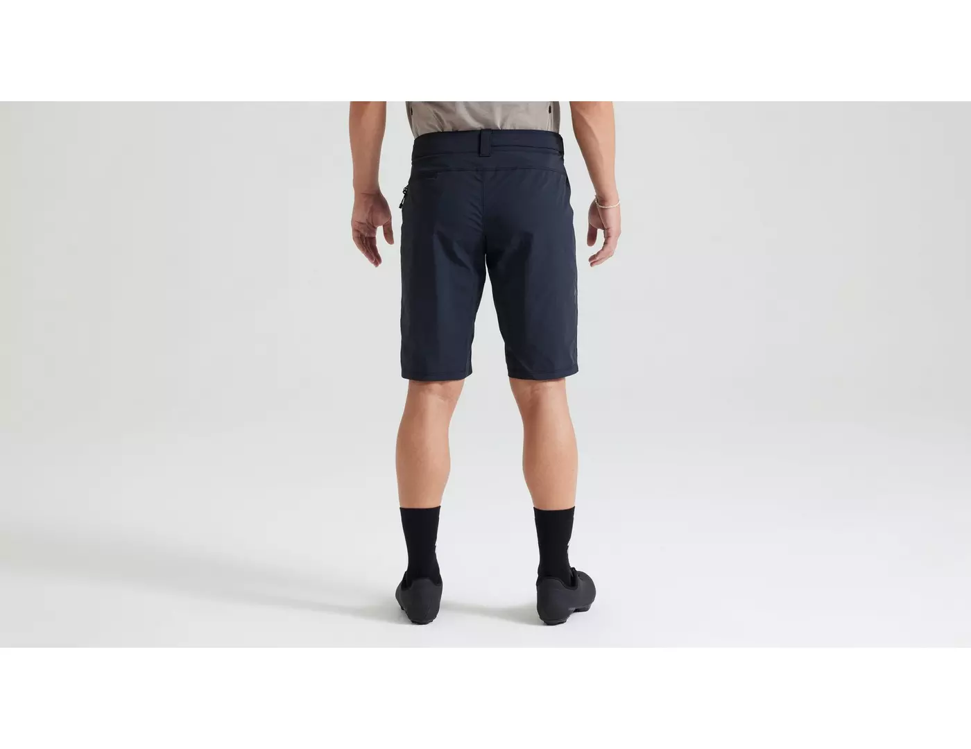 64523-0213_APP_ADV-AIR-SHORT-MEN-BLK_BACK 64523 0213 APP ADV AIR SHORT MEN BLK BACK