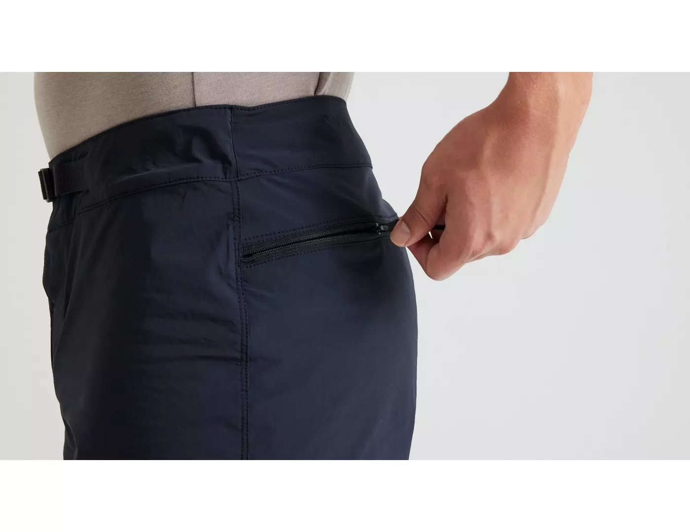 64523-0213_APP_ADV-AIR-SHORT-MEN-BLK_DETAIL2 64523 0213 APP ADV AIR SHORT MEN BLK DETAIL2
