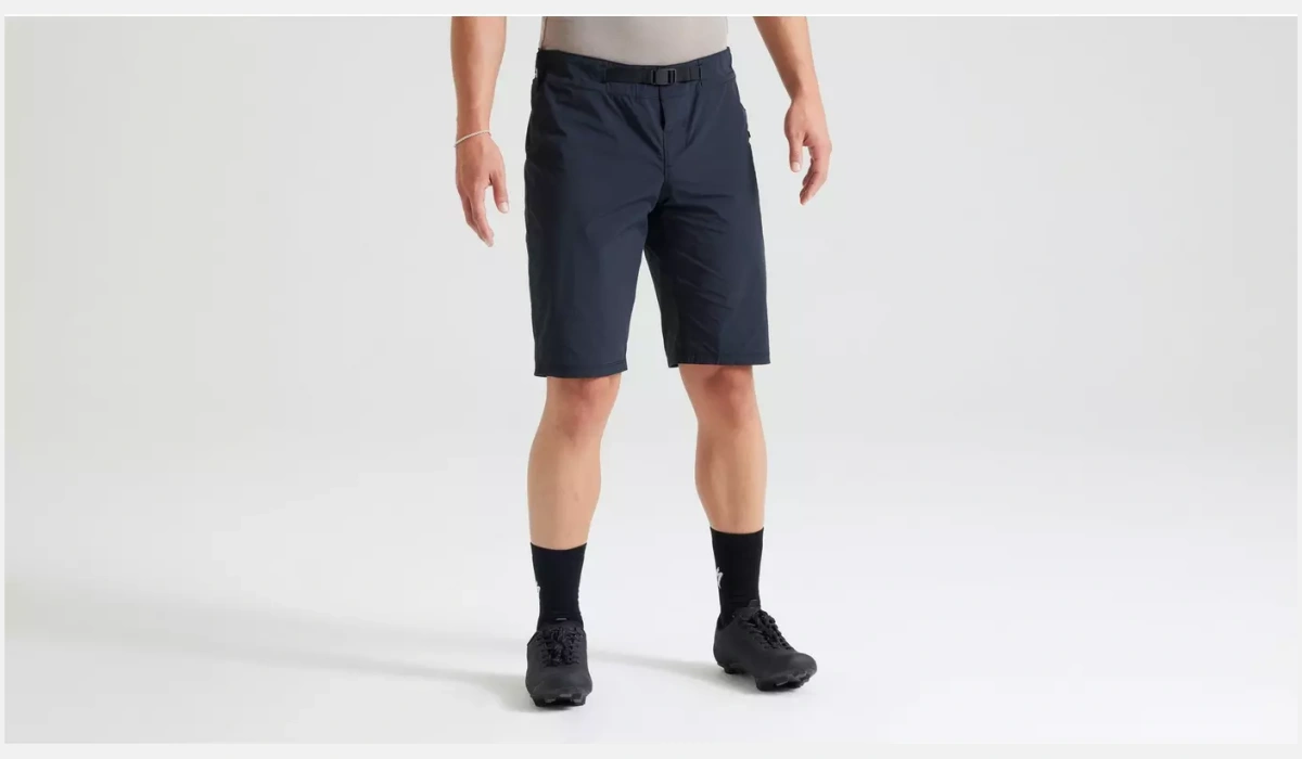 64523 0213 APP ADV AIR SHORT MEN BLK FRONT 3 4