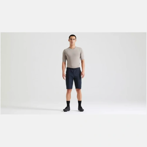64523-0213_APP_ADV-AIR-SHORT-MEN-BLK_HERO 64523 0213 APP ADV AIR SHORT MEN BLK HERO