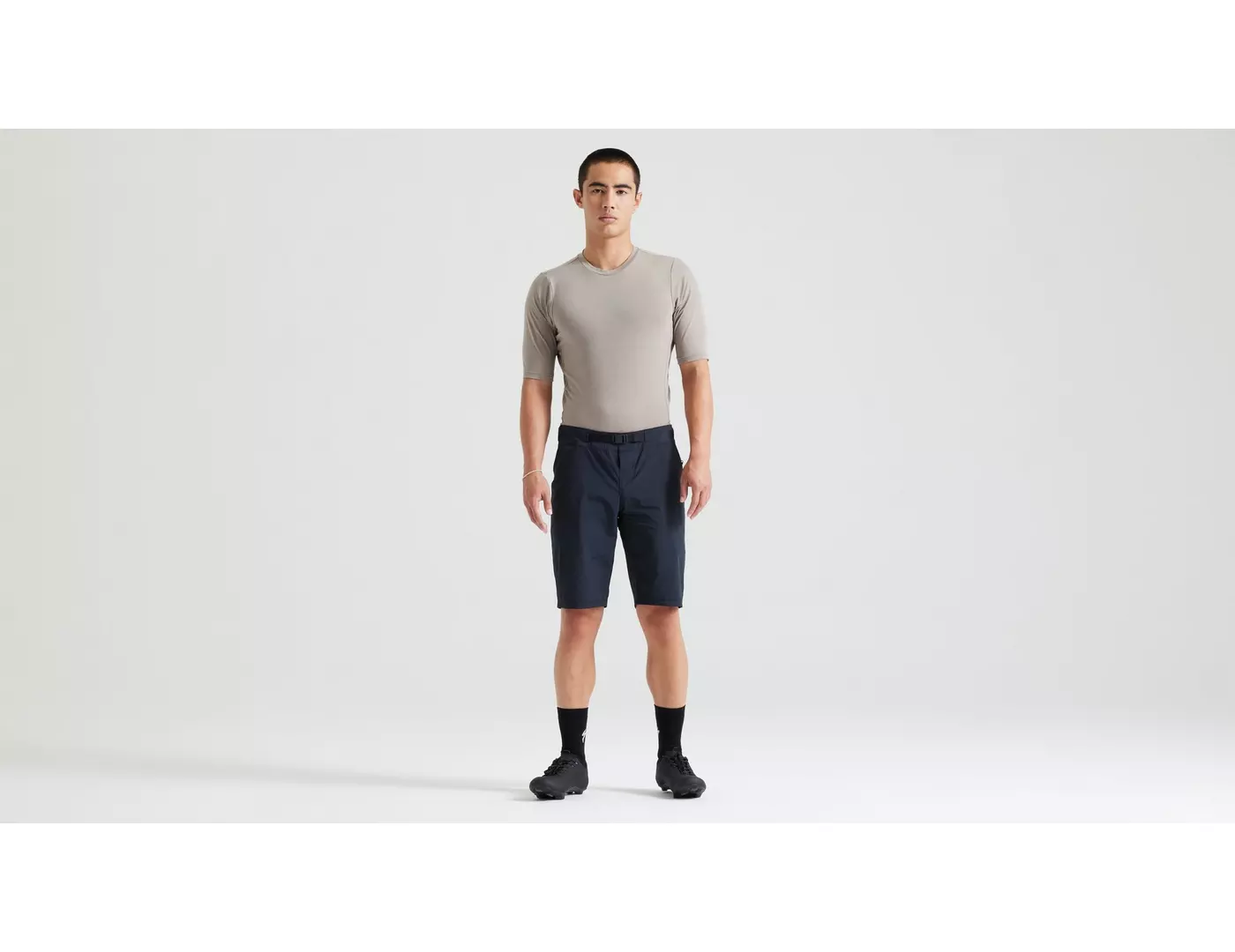 64523-0213_APP_ADV-AIR-SHORT-MEN-BLK_HERO 64523 0213 APP ADV AIR SHORT MEN BLK HERO