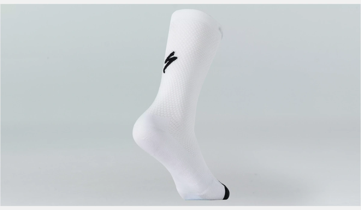 64720 201 APP HYDROGEN VENT TALL SOCK WHT 2 scaled