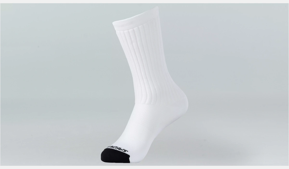 64720 221 APP HYDROGEN AERO TALL SOCK WHT 1 scaled