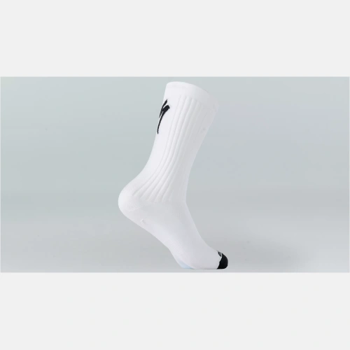 64720 221 APP HYDROGEN AERO TALL SOCK WHT 2