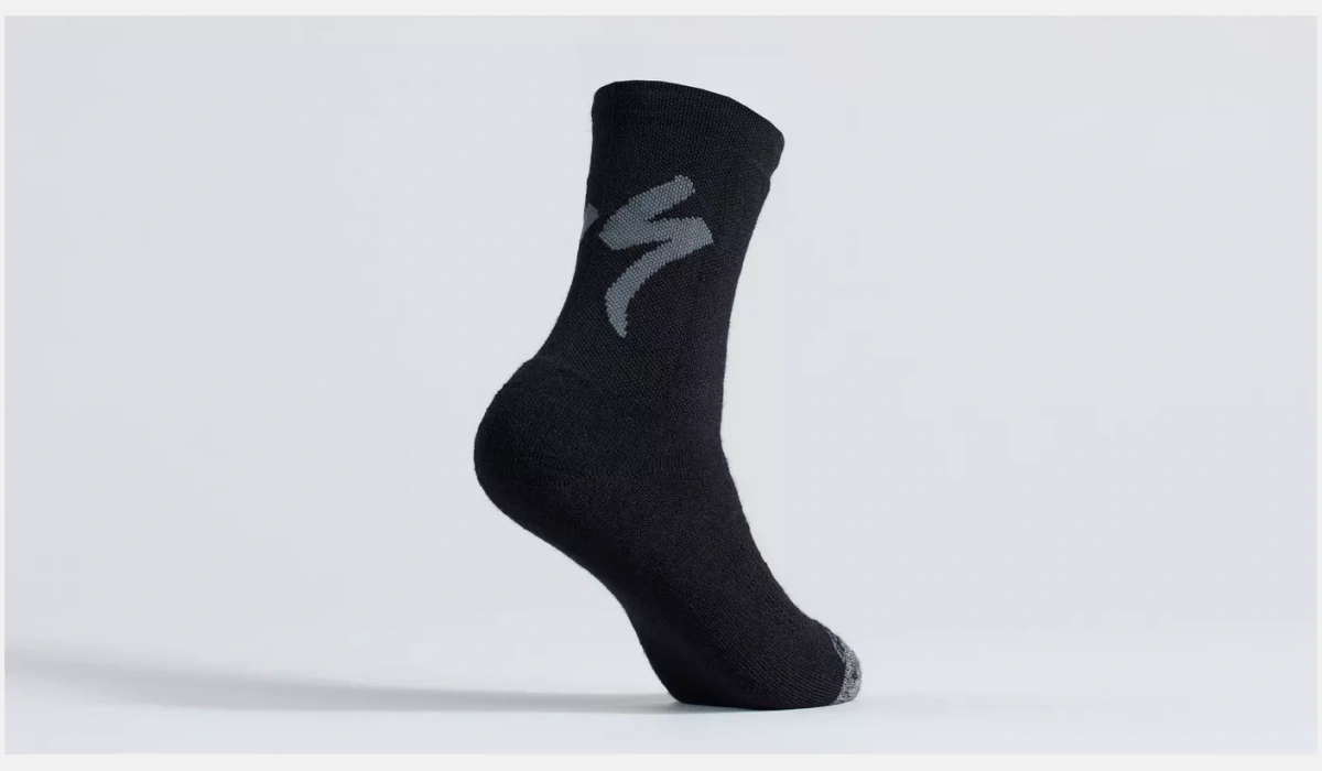 64722 130 APP MERINO DEEP WINTER TALL LOGO SOCK BLK M HERO