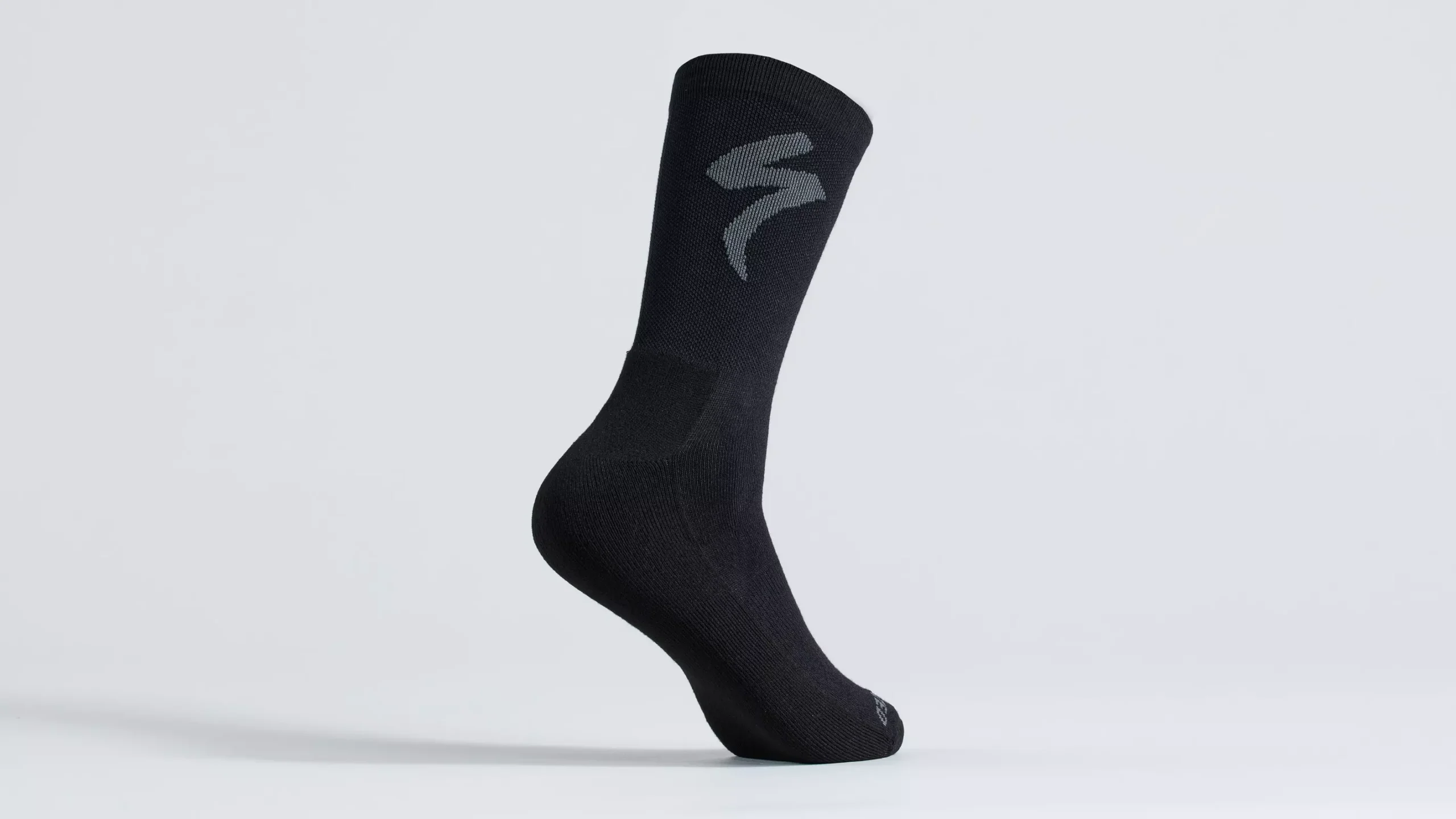 64722 340 APP PRIMALOFT LIGHTWEIGHT TALL LOGO SOCK BLK 1 scaled