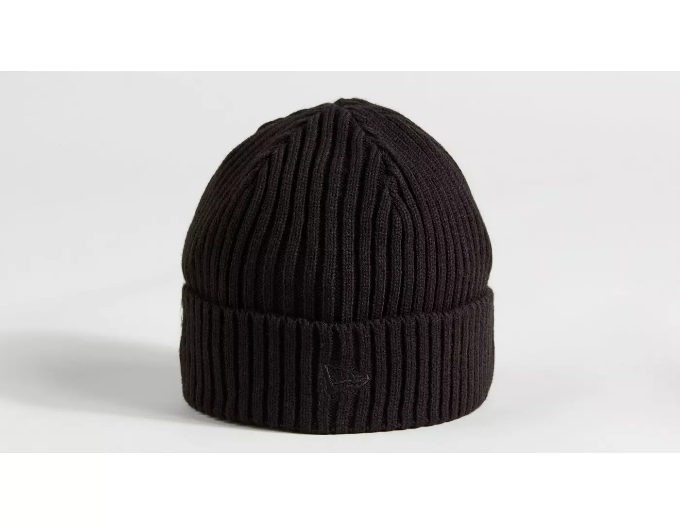 64821-210_APP_BLACK-NEW-ERA-CUFF-BEANIE-BLK-OSFA_FRONT-3-4 64821 210 APP BLACK NEW ERA CUFF BEANIE BLK OSFA FRONT 3 4