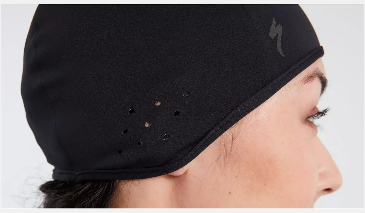 64822 530 APP NEOSHELL RAIN BEANIE BLK S M DETAIL1