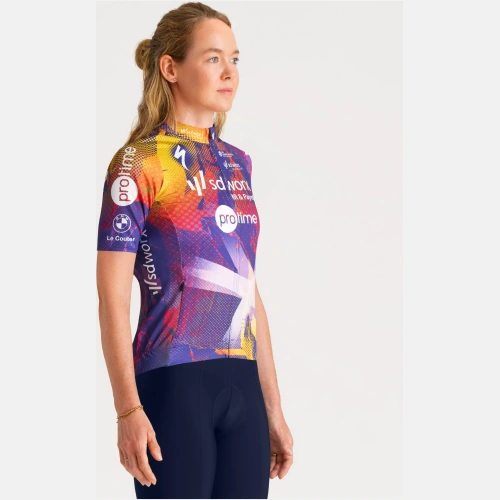65725-11_APP_SBC-FOUNDATION-GRAPHIC-JERSEY-SS-WMN-TEAM-REPLICA-SD-WORX-2 65725 11 APP SBC FOUNDATION GRAPHIC JERSEY SS WMN TEAM REPLICA SD WORX 2